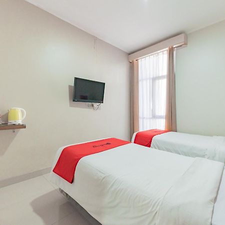Hotel RedDoorz near Pasar Baru Bandung Exterior foto