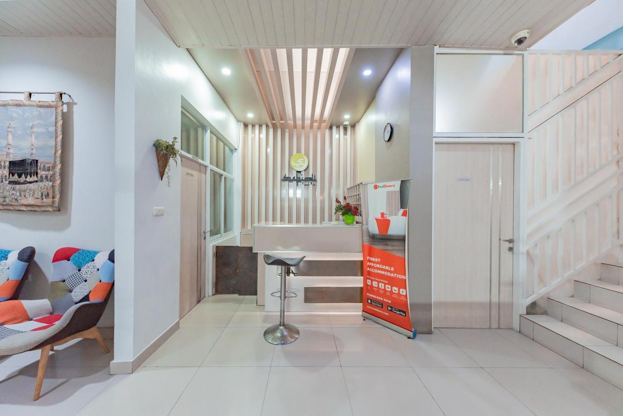 Hotel RedDoorz near Pasar Baru Bandung Exterior foto